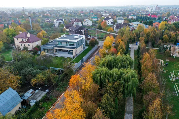 Fält Höst Berg Skog Träd Hus Högkvalitativt Foto — Stockfoto