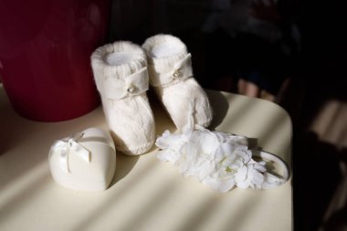 Yeni doğan çoraplar için aksesuarlar, saç bandı ve kalp