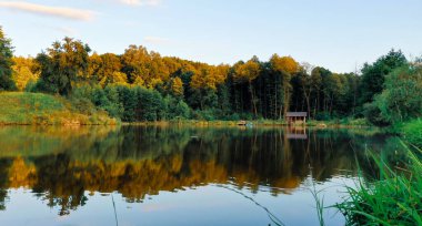 Güz Gölü Ormanı ve Günbatımı Renkleri