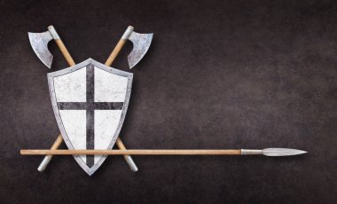 Metal kalkan mızrağı ve grunge arkaplanda iki balta