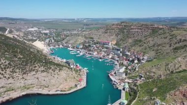 Balaklavsky Körfezi ve Kırım Limanı 'nın havadan görüntüsü