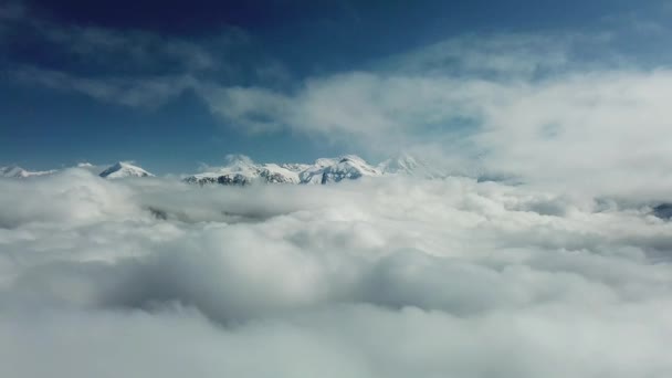 Widok Góry Chmur Ośrodek Narciarski Rosa Khutor Góry Pokryte Śniegiem — Wideo stockowe