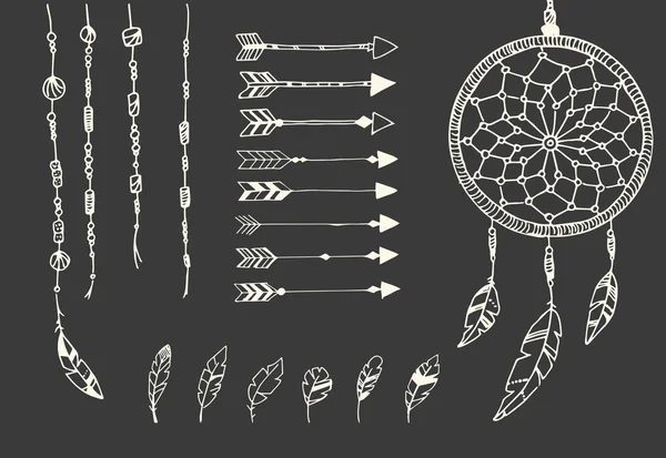 Plumas nativas americanas dibujadas a mano, atrapasueños, perlas y flechas — Vector de stock