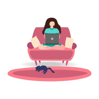 Bir kadın evdeki kanepede dizüstü bilgisayarda çalışıyor. Serbest konsept, covid-19 nedeniyle karantina.