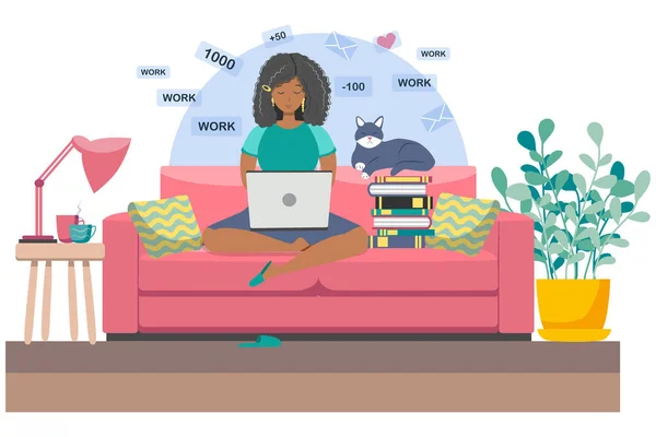 年轻的黑人妇女在家里工作或学习 坐在沙发上 在舒适的氛围中 与茶和一只猫在一起 Covid 19检疫 自由职业 工作和在家学习的概念 卡通风格 — 图库矢量图片