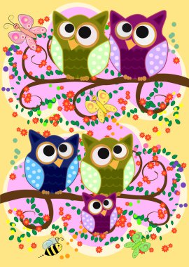 Çiçekli ağaç dallarında mutlu baykuş ailesi. Babalar, anneler ve çocuklar, büyükanneler ve büyükbabalar