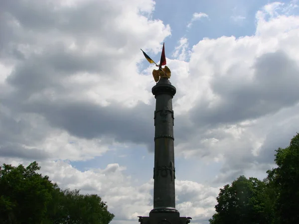 Monumento Gloria Colonna Ghisa Con Parti Bronzo Aquila Poltava Ucraina — Foto Stock