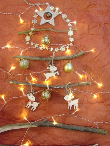 Creatieve Kerstboom Scandinavische Stijl Natuurlijke Materialen Rendieren Voorbereiding Kerstmis Met — Stockfoto