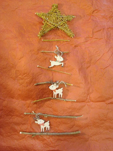 Kreatywna Choinka Skandynawski Styl Naturalne Materiały Renifery Przygotowanie Bożego Narodzenia — Zdjęcie stockowe