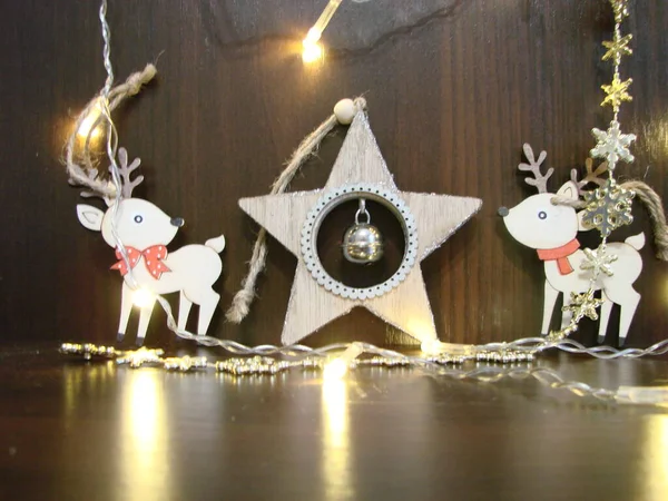 Karácsonyi Újévi Háttér Üres Sötét Fedélzet Asztal Felett Karácsonyfa Elmosódott — Stock Fotó