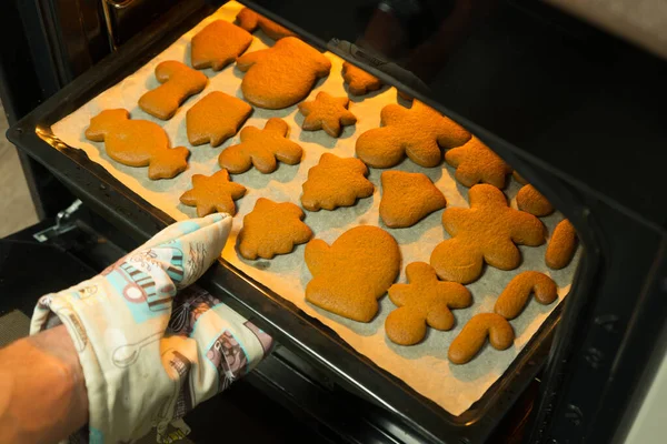 Cooking Gingerbread Christmas Cookies Kitchen Oven — Stock Photo, Image