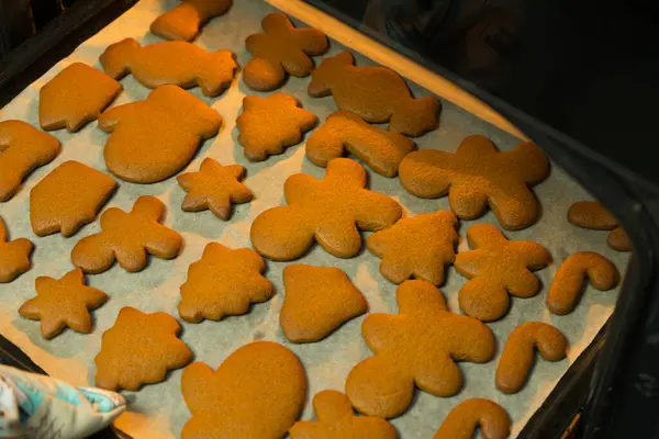 Cooking Gingerbread Christmas Cookies Kitchen Oven — Stock Photo, Image