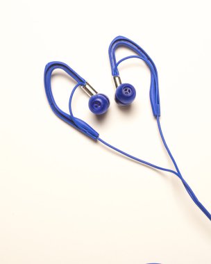 Mavi Stereo kulak tomurcuklu