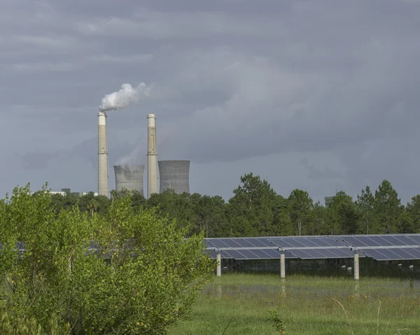 Chimney with smoke — Stock Photo, Image