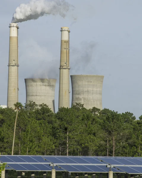 Chimney with smoke — Stock Photo, Image