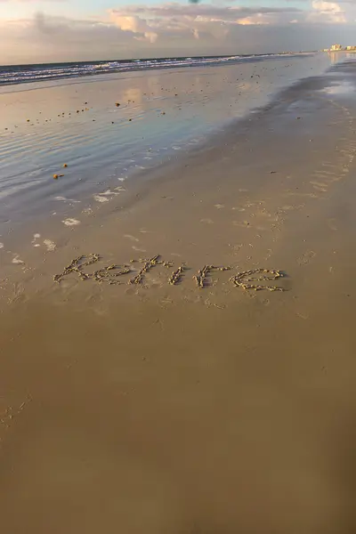 Met pensioen gaan op het strand — Stockfoto