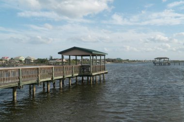 Flagler Florida 'da balıkçı iskelesi olan kıyı şeridi.