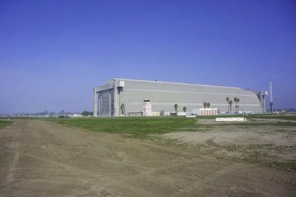 Vliegtuigen hangar — Stockfoto