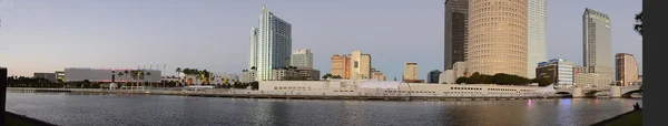 Tampa Floride avec Riverwalk et l'architecture — Photo