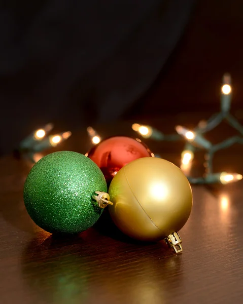 Bolas y luces de Navidad — Foto de Stock