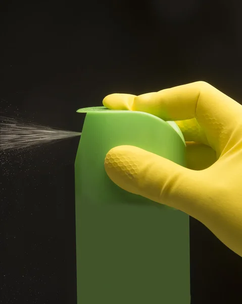 Spray nebulizzante da un contenitore — Foto Stock