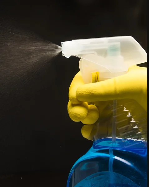 Spray nebulizzante da un contenitore — Foto Stock