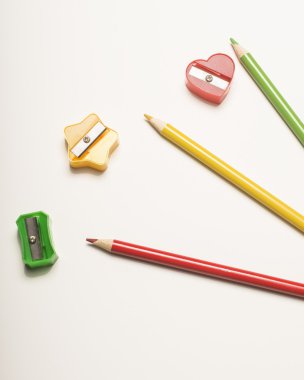 Renkli kalemler ve Bileme makineleri