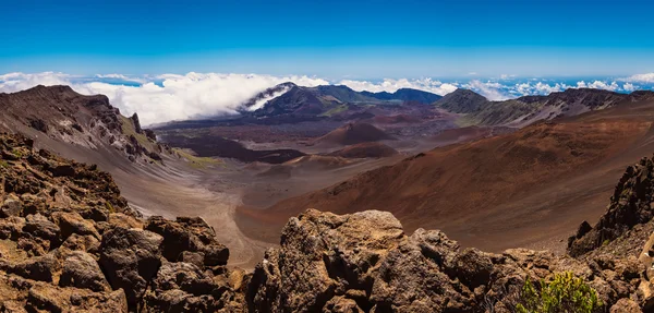 Panoramic view of volcanic landscape in Haleakala, Maui — Stock Photo, Image
