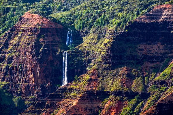 Detalle del paisaje de la cascada de Waipoo en el cañón de Waimea, Kauai —  Fotos de Stock