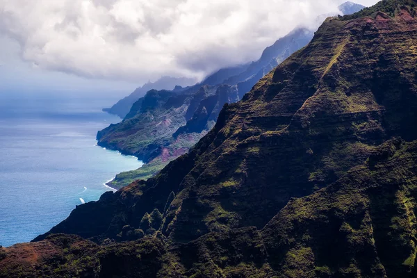 극적인 스타일 Na Pali 해안선의 아름 다운 풍경 보기, — 스톡 사진
