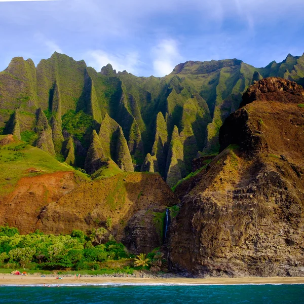 Manzaralı Na Pali kayalıklarla ve plaj, Kauai — Stok fotoğraf