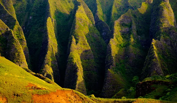 Vista panorámica del paisaje de los espectaculares acantilados de Na Pali, Kauai — Foto de Stock
