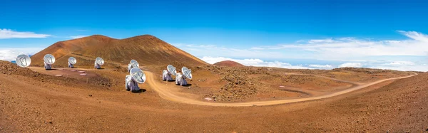 Vista panorâmica dos telescópios astronómicos em Mauna Kea, Maui — Fotografia de Stock