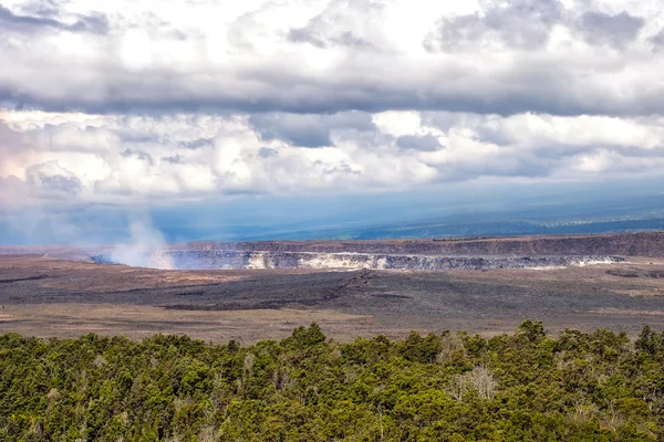 Widok krajobrazu krateru wulkanu Kilauea Hawaje — Zdjęcie stockowe