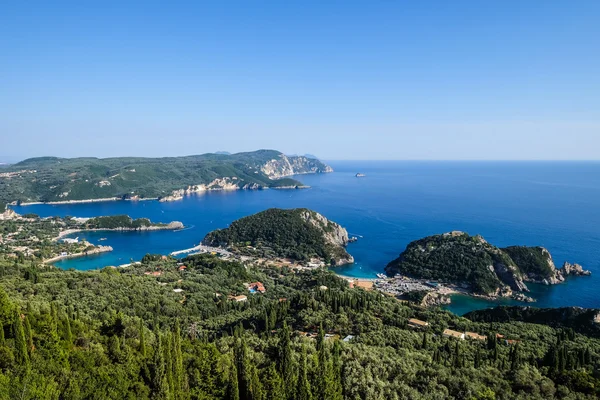 Vista paisagem da bela costa oceânica Paleokastritsa, Corfu — Fotografia de Stock