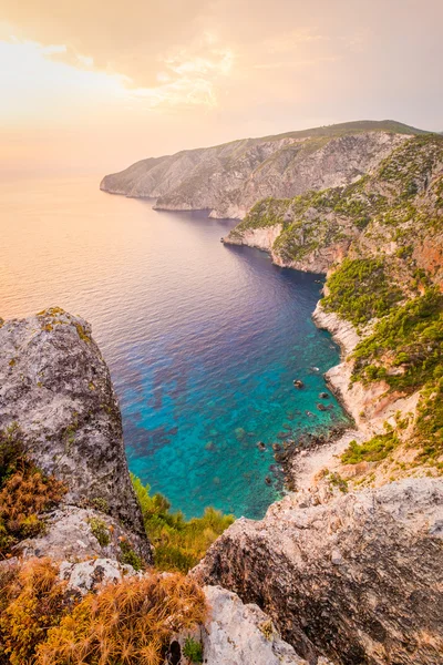 Vista del paisaje de la costa del océano al atardecer, isla de Zakynthos — Foto de Stock