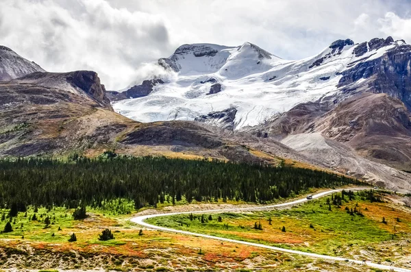 Landschapsmening van columbia gletsjer in jasper np, canada — Stockfoto