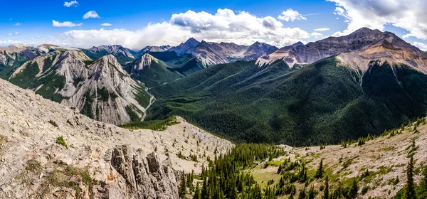 Vue panoramique de la chaîne des montagnes Rocheuses, Alberta, Canada — Photo