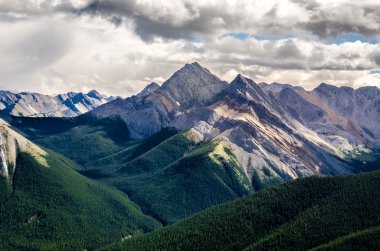 Rocky Dağları aralığı, Alberta, Kanada doğal görünümü
