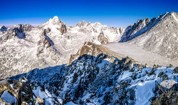 Panorama gór zima w Wysokie Tatry, Słowacja — Zdjęcie stockowe