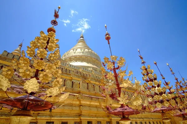 Altın Shwezigon pagoda, Bagan, Myanmar doğal görünümünü — Stok fotoğraf