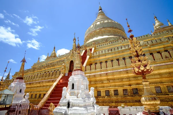 Scenic view of golden Shwezigon pagoda, Bagan, Myanmar — Stock Photo, Image