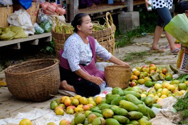Nampan Inle Lake, Myanmar - 4 July, 2015: Woman sells fresh vege