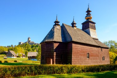 Doğal görünümünü eski geleneksel Slovak ahşap kilise, Slovakya