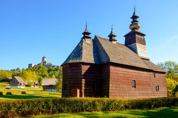 Vista panorámica de la antigua iglesia tradicional eslovaca de madera, Eslovaquia —  Fotos de Stock