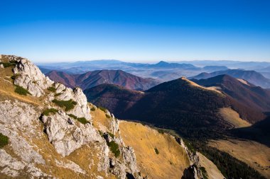 Sonbaharda, Slovakya puslu dağlar doğal görünümünü
