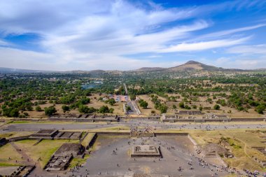 Doğal görünümünden Teotihuacan, Mexico city yakınındaki güneşte Piramidi