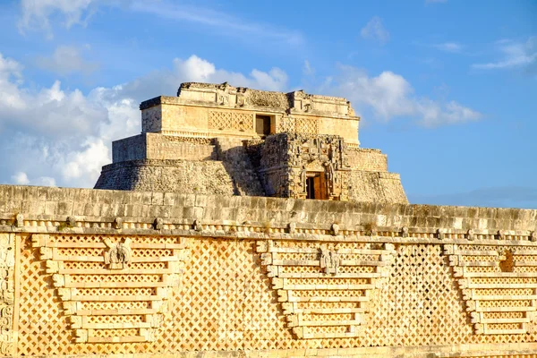 Detail starověké mayské architektury v archeologické lokalitě Uxmal — Stock fotografie