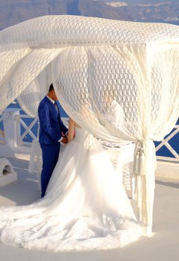 Gelin ve Damat Düğün töreni sırasında elele