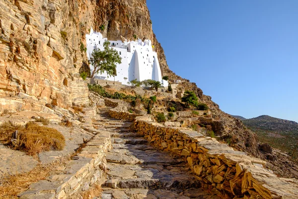 Vista panorámica del monasterio Panagia Hozovitissa en la isla de Amorgos —  Fotos de Stock